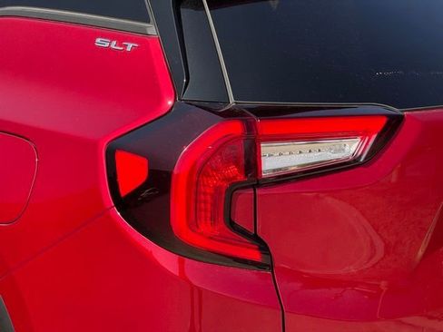 Used 2023 GMC Terrain SLT image 19