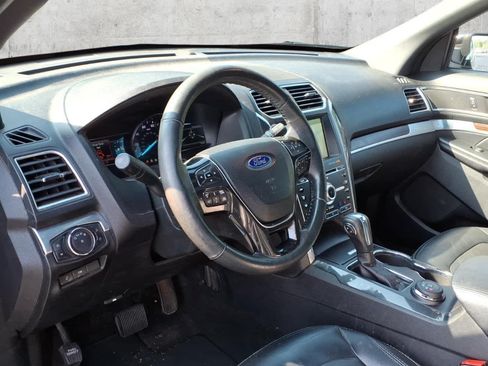 Used 2018 Ford Explorer Limited w/ Equipment Group 301A AWD/4WD image 5