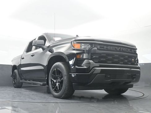 Used 2023 Chevrolet Silverado 1500 Custom image 64