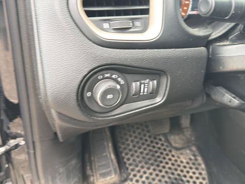 Used 2017 Jeep Renegade Limited AWD/4WD image 13