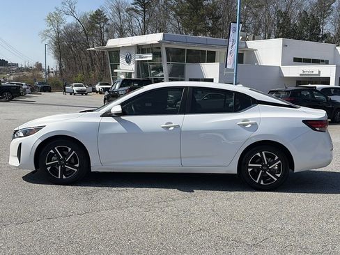 Used 2024 Nissan Sentra SV image 2