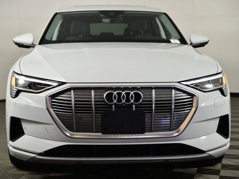 Used 2020 Audi e-tron Premium Plus image 5