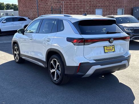 New 2026 Volkswagen Tiguan SE FWD image 3