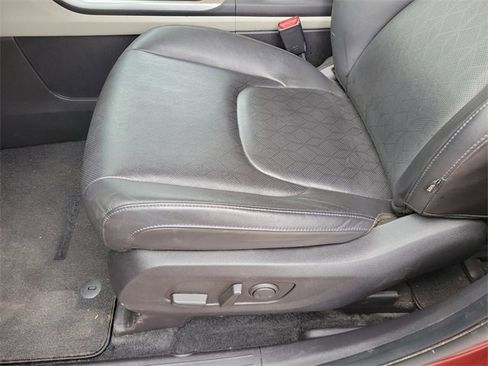 Used 2022 Kia Carnival LX image 10