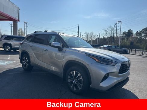 Used 2024 Toyota Highlander XLE image 9