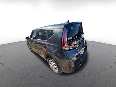 Used 2025 Kia Soul LX w/ LX Technology Package FWD image 5