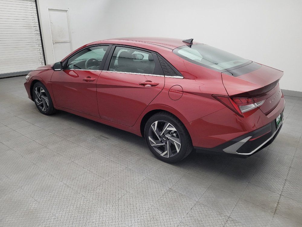 Used 2025 Hyundai Elantra SEL FWD image 3