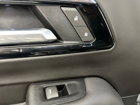 Used 2025 Chevrolet Tahoe Z71 AWD/4WD image 16