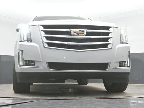 Used 2020 Cadillac Escalade Premium Luxury AWD/4WD image 47