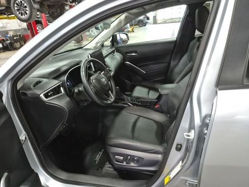 Used 2024 Toyota Corolla Cross XLE w/ Convenience Package image 20