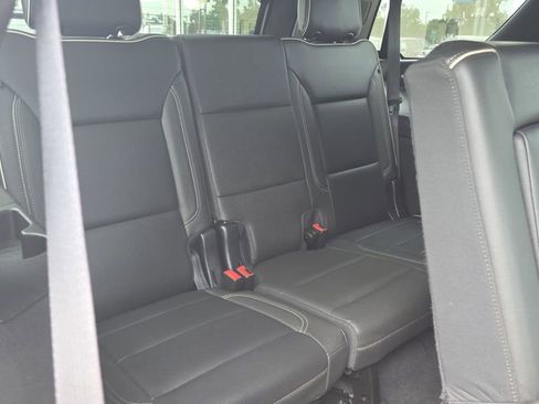 Used 2023 GMC Yukon SLT AWD/4WD image 9