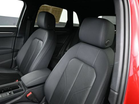 Certified 2025 Audi Q3 2.0T Premium AWD/4WD image 9