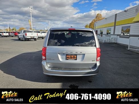 Used 2018 Dodge Grand Caravan SE w/ UConnect Hands-Free Group image 3