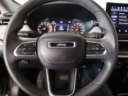 Used 2022 Jeep Compass Sport image 3