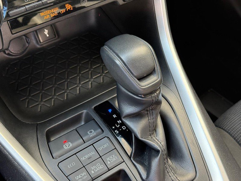 Used 2022 Toyota RAV4 LE AWD/4WD image 26