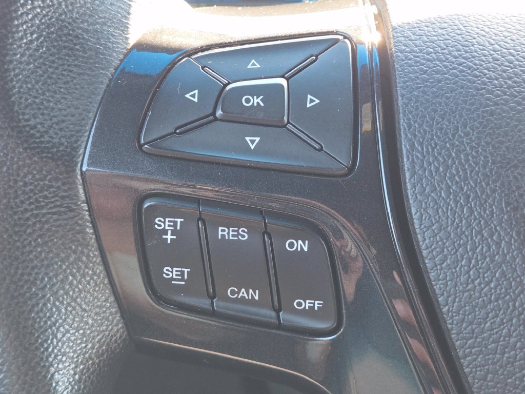 Used 2018 Ford Explorer XLT w/ Equipment Group 202A AWD/4WD image 12