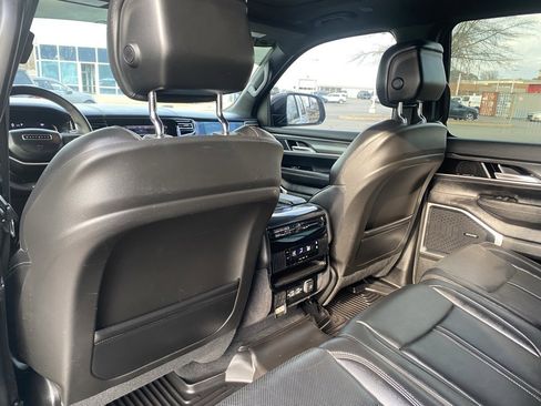 Used 2023 Jeep Wagoneer L 4WD w/ Premium Group I image 31