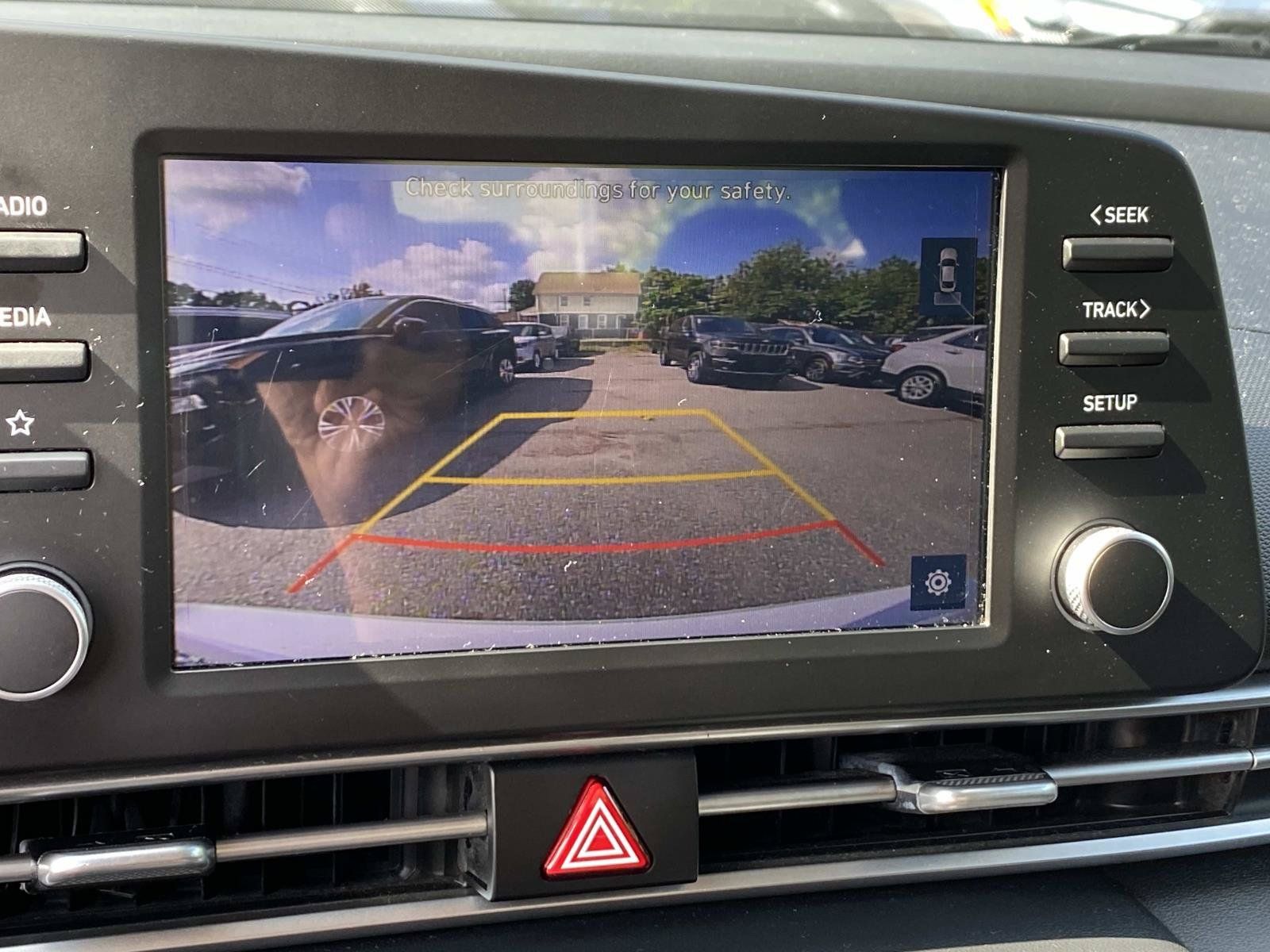 Used 2021 Hyundai Elantra SE FWD image 11