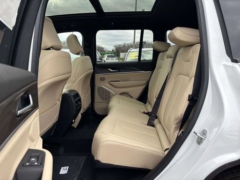 New 2026 Jeep Grand Cherokee Limited w/ Limited Altitude Package AWD/4WD image 8