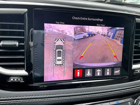 Used 2021 Chrysler Pacifica Touring-L image 21