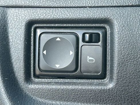 Used 2015 Nissan Versa SV FWD image 21