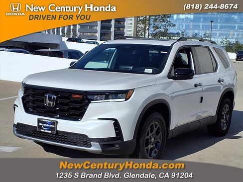 New 2025 Honda Pilot TrailSport image 1
