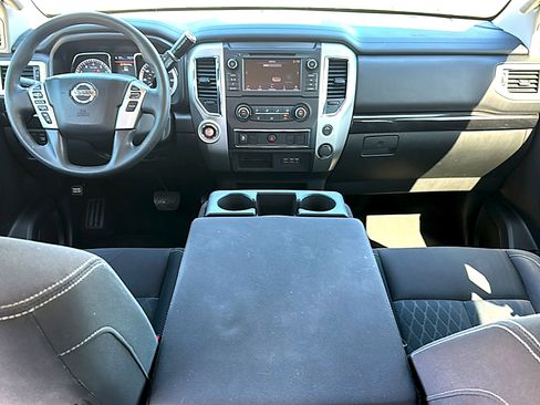 Used 2019 Nissan Titan SV image 20