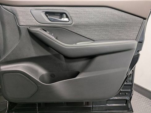 Used 2023 Nissan Rogue SV image 27