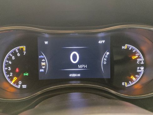 Used 2022 Jeep Grand Cherokee Limited image 23