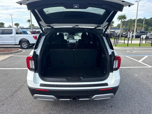 Used 2025 Ford Explorer Platinum RWD image 9