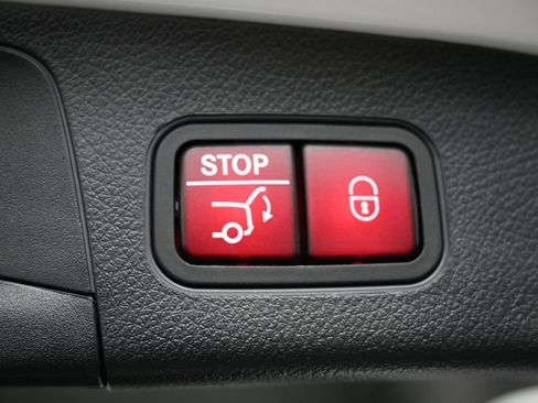 Used 2022 Mercedes-Benz GLA 250 w/ Premium Package Lite image 14