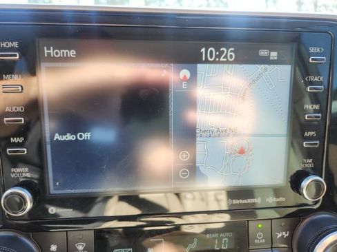 Used 2021 Toyota Highlander XLE AWD/4WD image 11