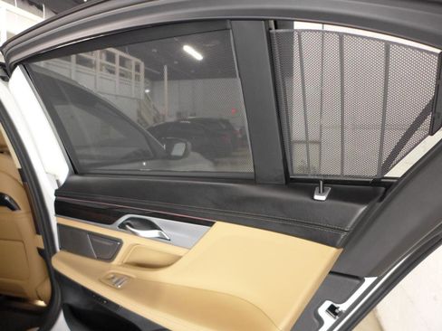 Used 2019 BMW M760i xDrive AWD/4WD image 76