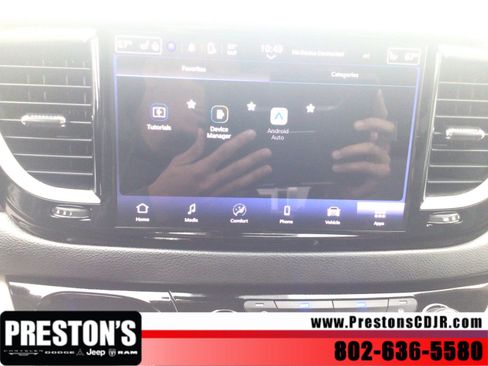 Used 2024 Chrysler Pacifica Touring-L FWD image 17