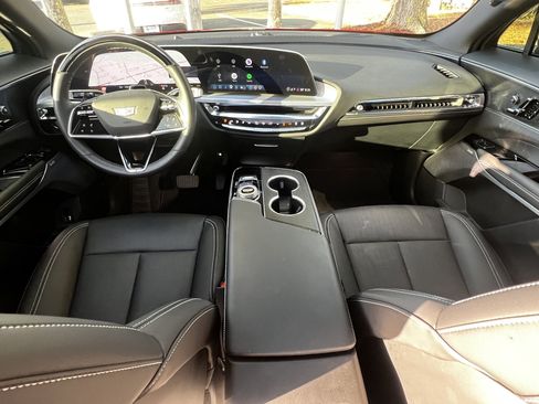 Used 2025 Cadillac Lyriq Sport image 36