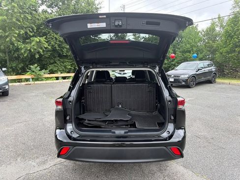 Used 2023 Toyota Highlander XLE AWD/4WD image 13