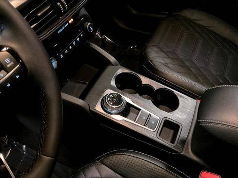 Certified 2023 Ford Escape Platinum w/ Premium Technology Package AWD/4WD image 16