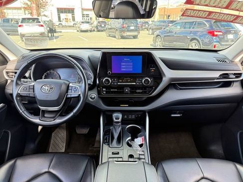 Certified 2023 Toyota Highlander XLE image 9