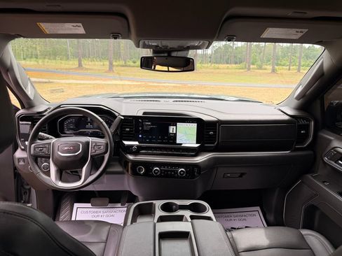 Used 2023 GMC Sierra 1500 SLT w/ X31 Off-Road Package AWD/4WD image 16