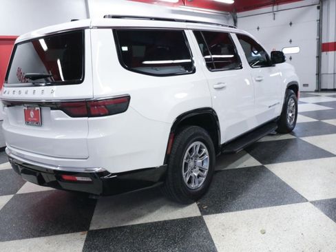 Used 2024 Jeep Wagoneer 2WD image 7