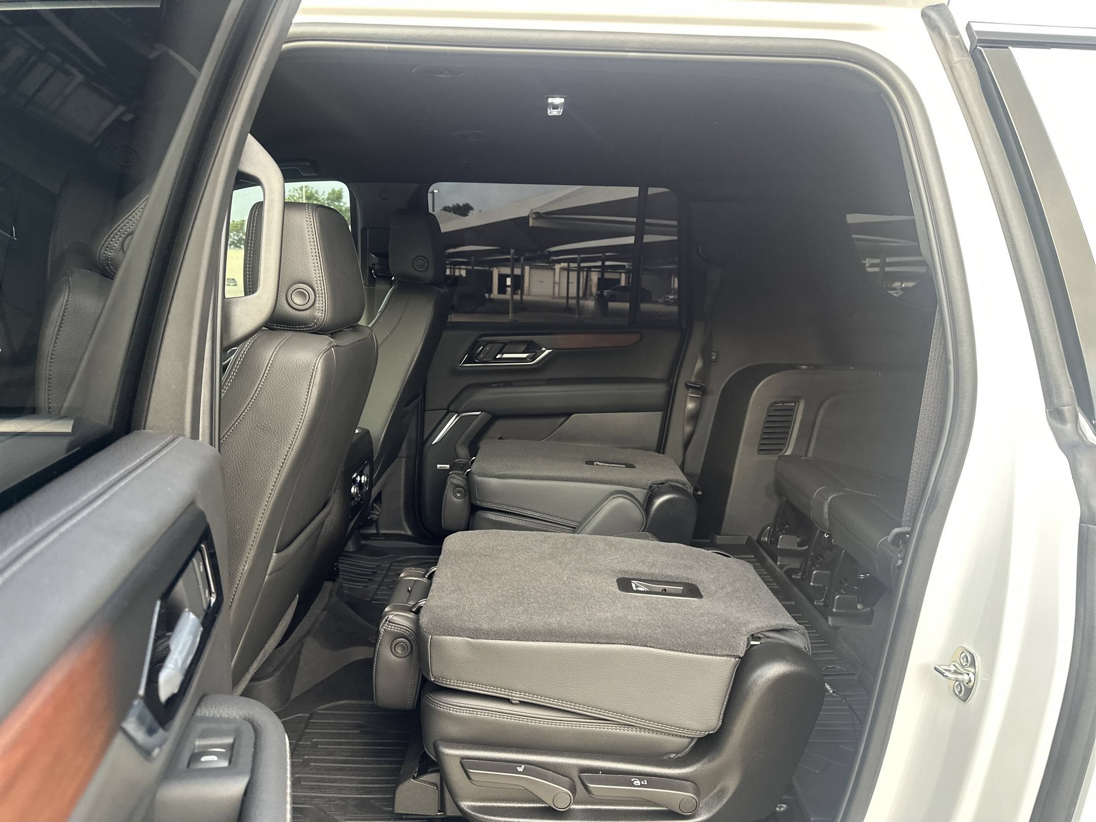 Used 2026 GMC Yukon XL Denali w/ LPO, Floor Liner Package RWD image 10