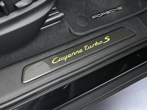 Used 2023 Porsche Cayenne Turbo S image 31