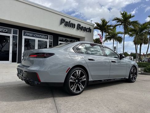 Used 2023 BMW 760i xDrive image 24