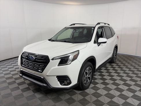 Used 2023 Subaru Forester Premium AWD/4WD image 2