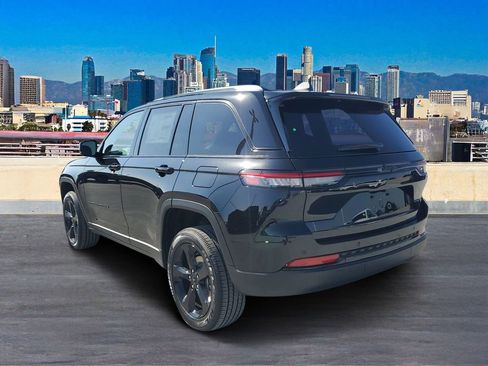 New 2025 Jeep Grand Cherokee Altitude image 5
