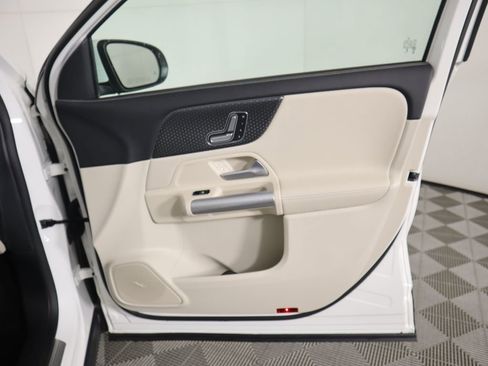 Certified 2025 Mercedes-Benz GLA 250 image 26