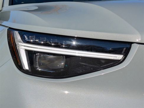 New 2025 Volvo XC40 B5 Plus w/ Climate Package image 9