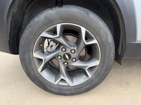 Used 2025 Chevrolet Trax LT w/ Driver Confidence Package FWD image 9