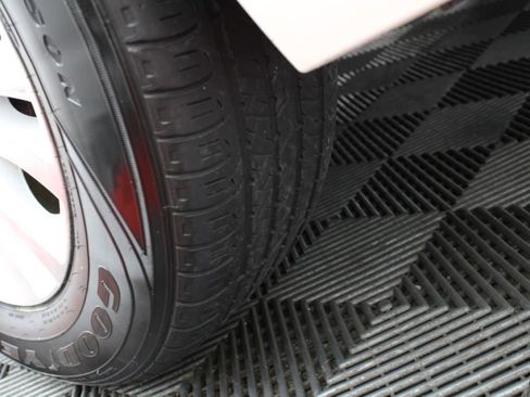 Used 2013 Toyota Sienna XLE image 37