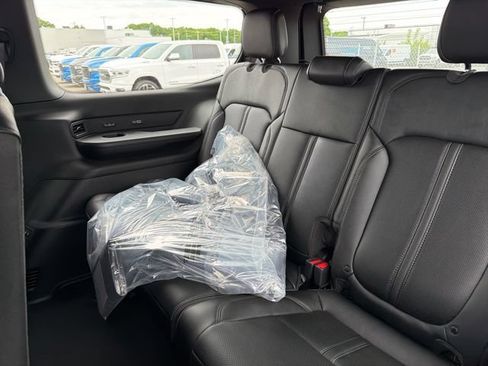 New 2026 Jeep Grand Wagoneer Limited w/ 8-Passenger Seating Package AWD/4WD image 9